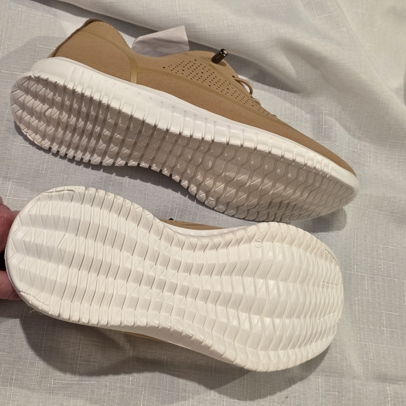 Project Cloud "Daisy" Hand-stitched Leather Sneakers.  Size 8.  NWOT. - Picture 6 of 8